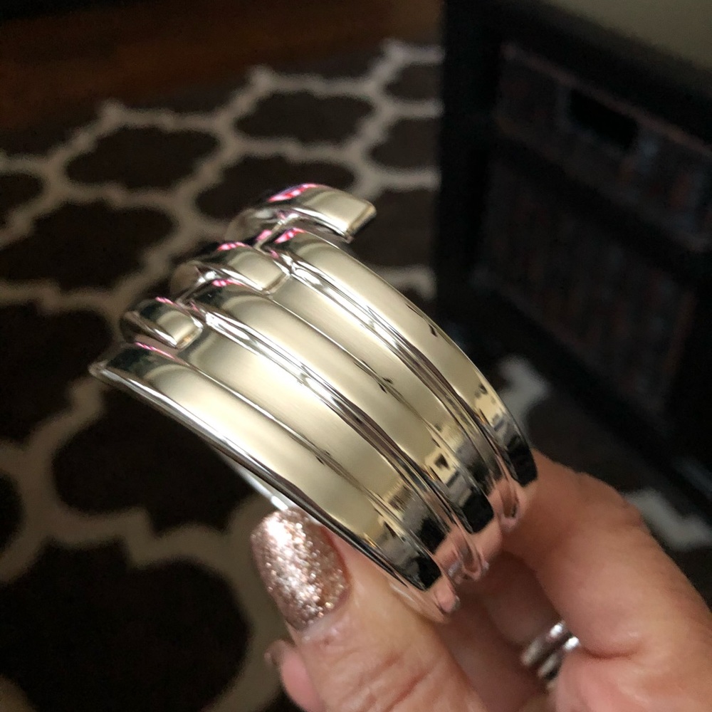 Bracelets - Picture 4 of 8